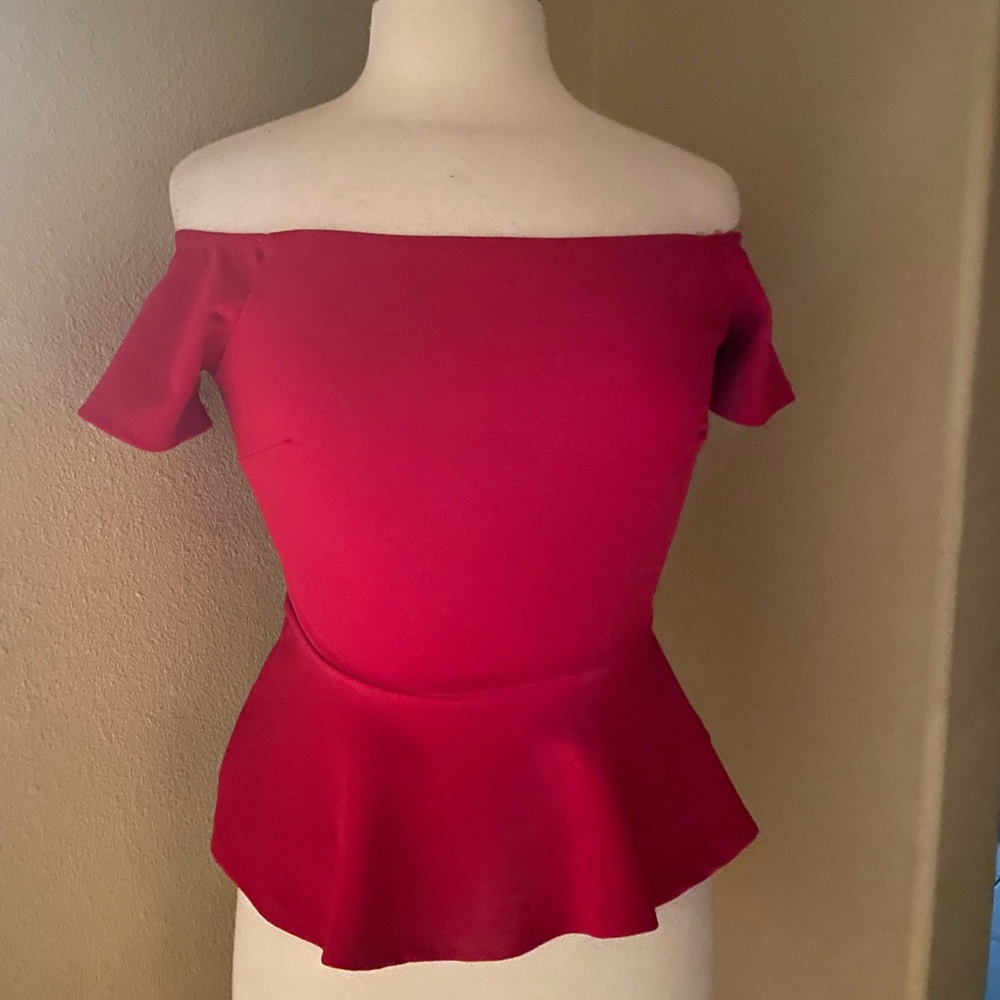 Windsor red XS off the shoulder Too EUC LQQK! Alabama wisconsin